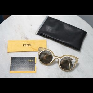 Fendi Mirror round Sunglasses